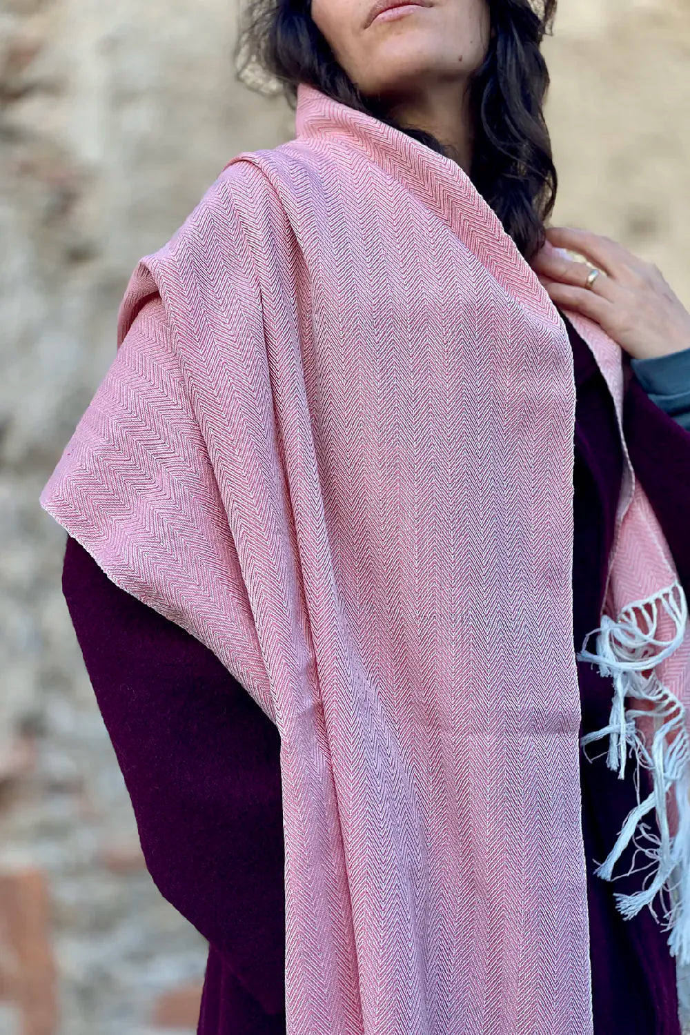 Scialle Spigato seta locale telaio tradizionale accessori artigianali sostenibili malia lab ingrandimento trama
