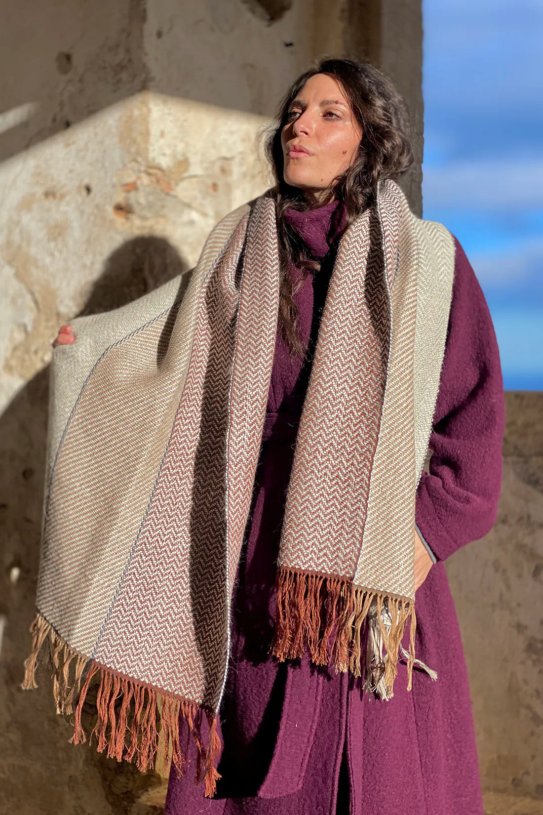 Scialle tricolore lana cotone telaio tradizionale accessori artigianali sostenibili malia lab aperta
