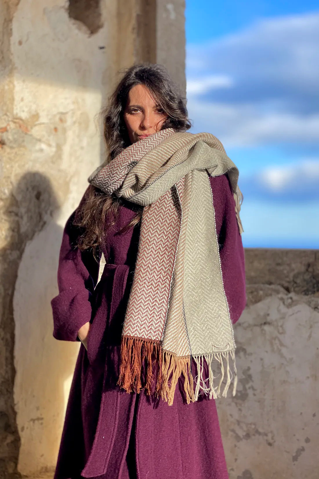 Scialle tricolore lana cotone telaio tradizionale accessori artigianali sostenibili malia lab
