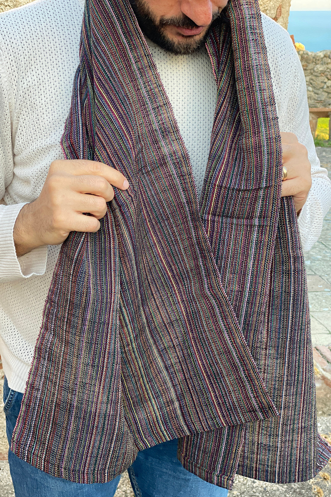 Sciarpa Eccentrica multicolore telaio tradizionale accessori artigianali sostenibili malia lab nero verde
