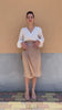 Flavia Amato indossa Gonna a portafoglio Sofia cupro versatile atelier brand malia lab abbigliamento sartoriale sostenibile vestiti ecosostenibili donna su misura tessuti certificati