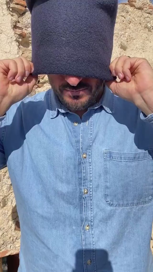 Paride-Giovagnetti-indossa-Scaldacollo-blu-notte-lana-cotta-deadstock-cotone-biologico-accessori-abbigliamento-sostenibile-malia-lab