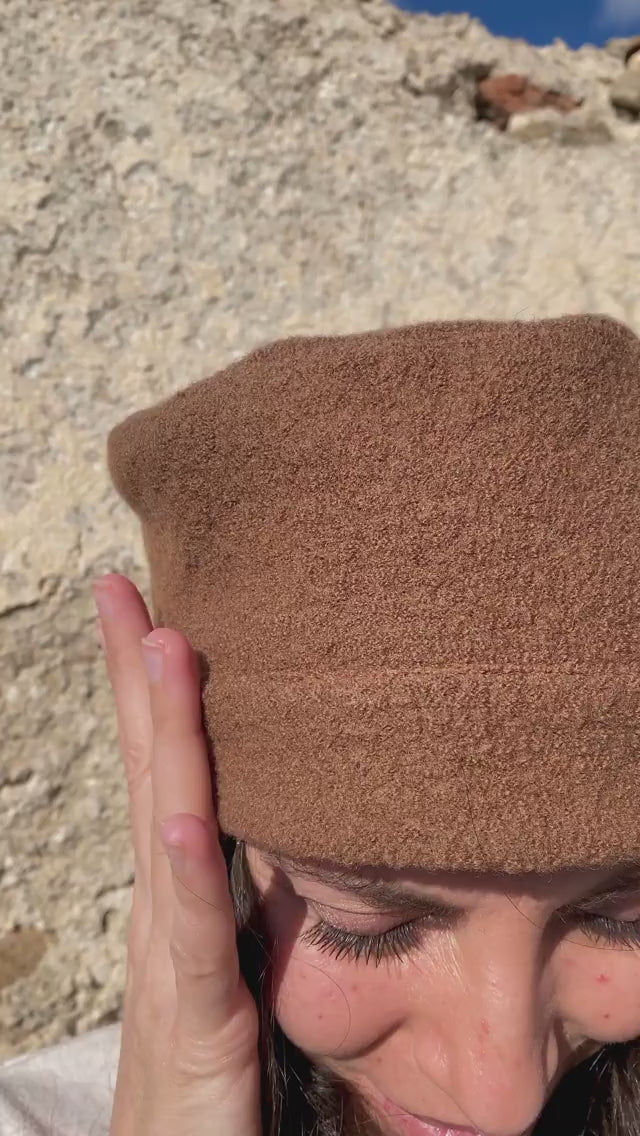 Cappello Bonnie calda lana cotta vergine accessori moda artigianali sostenibili sartoriale malia lab colore biscotto
