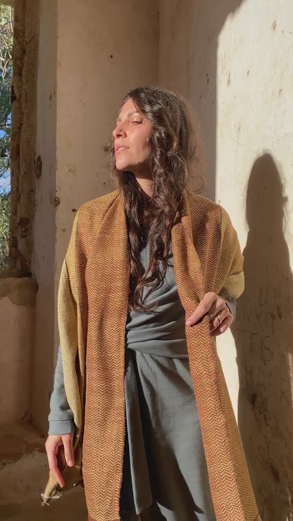 Scialle calda seta cotone ampio telaio manuale antico dettaglio rapido
