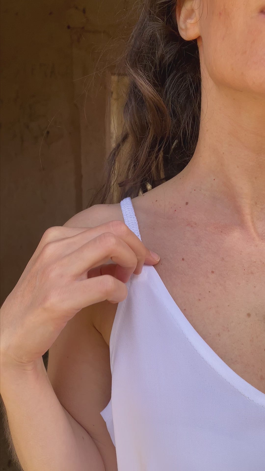 Flavia Amato indossa canottiera Costanza tencel lyocell