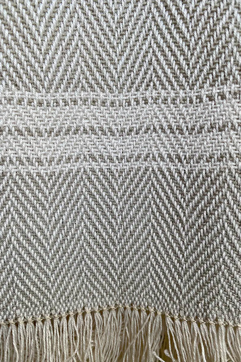 tovaglietta americana telaio manuale calabrese spigato striscia bianco dettaglio
