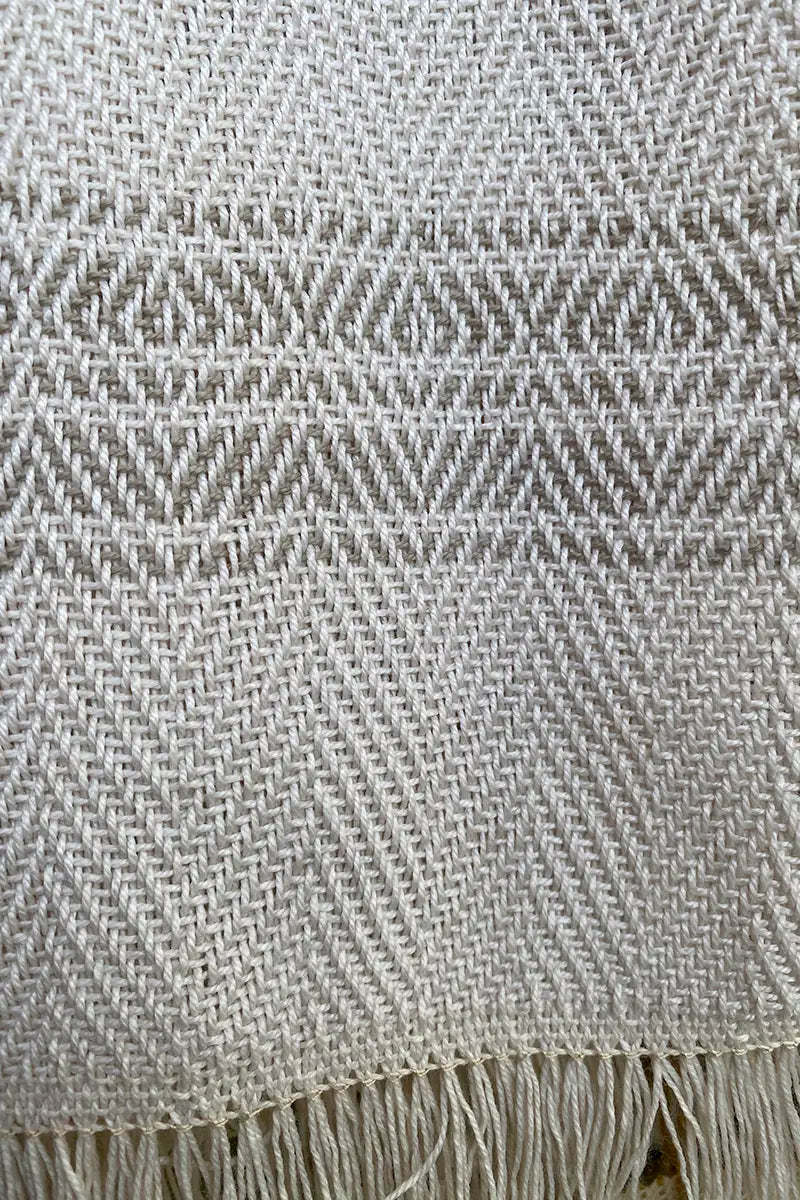 tovaglietta americana telaio manuale calabrese spigato striscia grigia dettaglio
