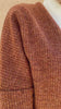 Flavia Amato indossa Cardigan Meg lana calda cotone biologico lana biologica brand malia lab abbigliamento sostenibile etico abbigliamento artigianale maglia sartoriale fibre naturali
