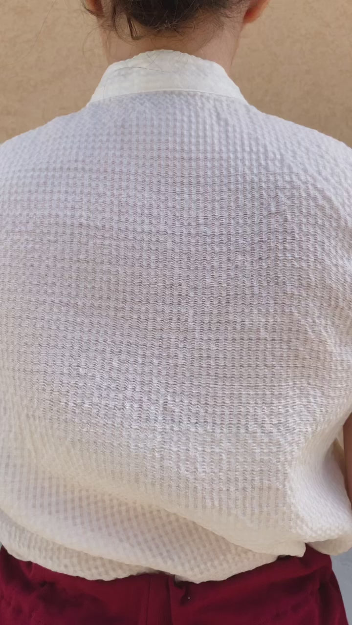 Camicia MADDALENA Brand Malia Lab camicia sartoriale blusa su misura lana biologica seta biologica abbigliamento sostenibile vestiti sostenibili donna in fibre naturali made in italy dettaglio tessuto